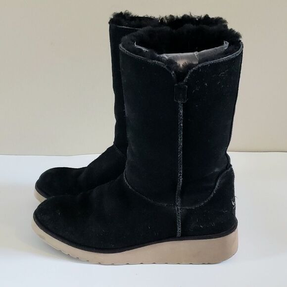 Koolaburra by Ugg Women's Short Black Suede Boot Size 6 - Picture 1 of 9